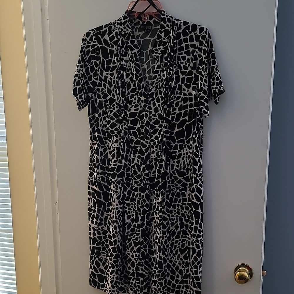 Enfocus Studio Black and White Abstract Midi Dress